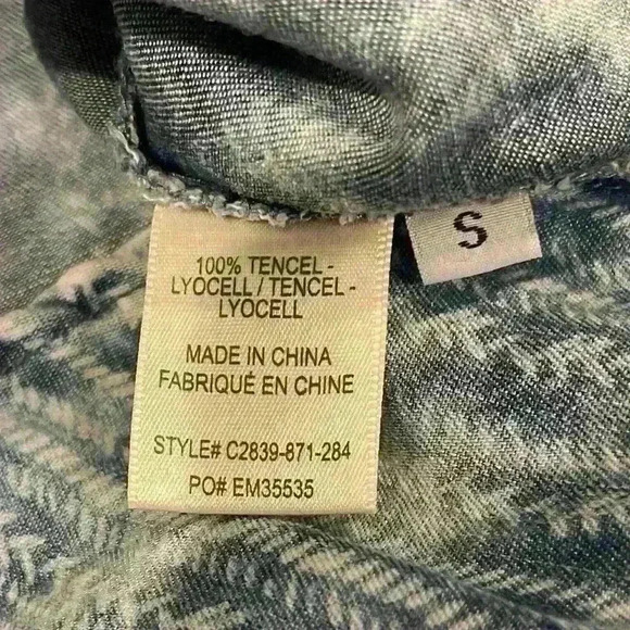 Cloth & Stone Sleeveless Chambray
Button Down Size Small Like New - Picture 8 of 13